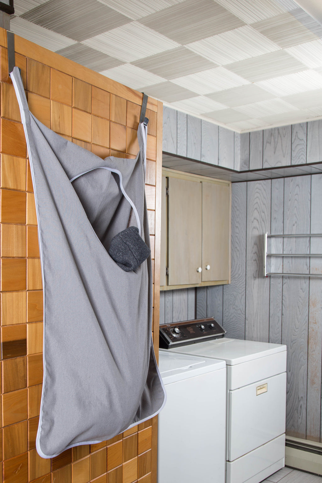 Hanging Laundry Hamper with 2 Stainless Steel Hooks, Space-Saver with Zippered Bottom for Easy Access